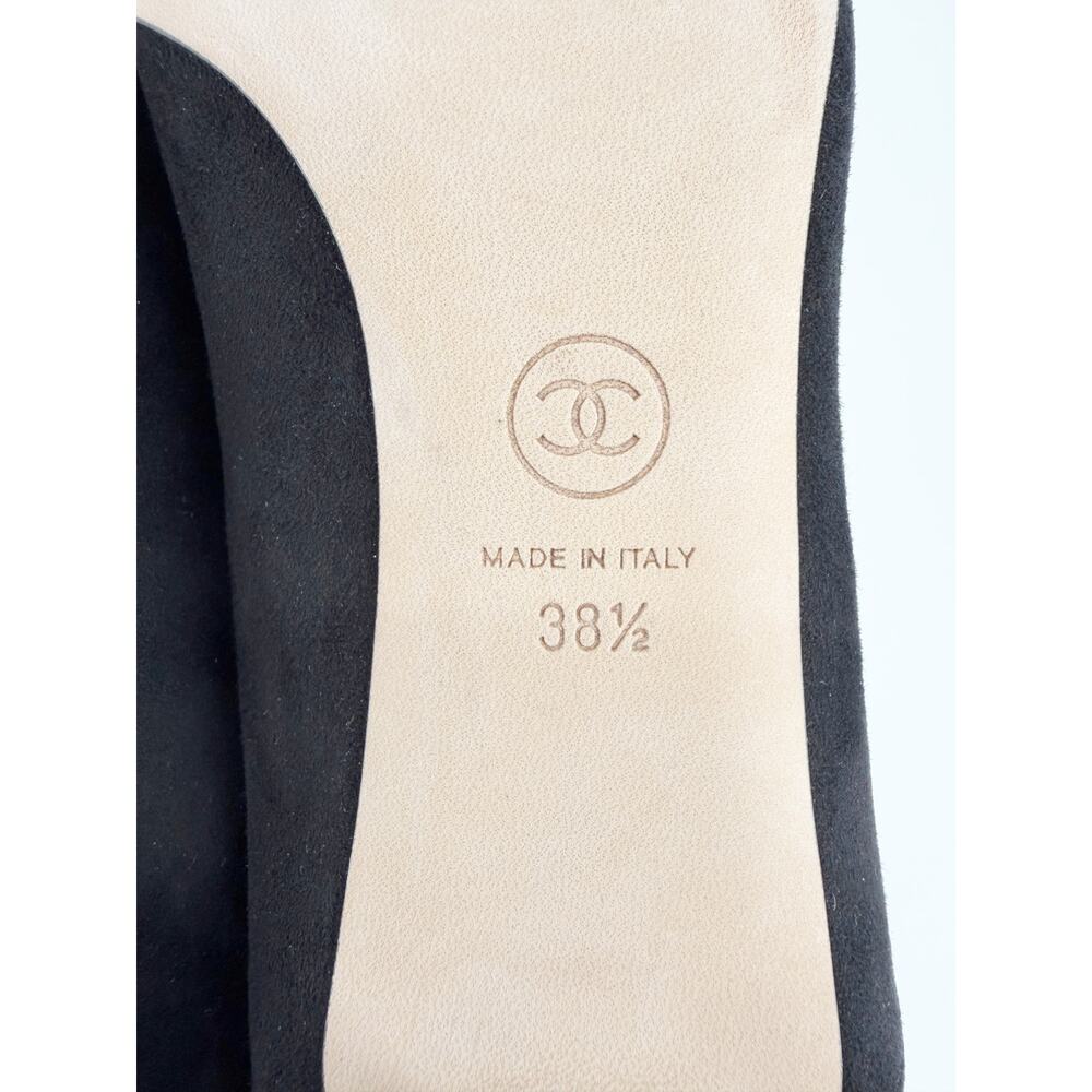 Chanel Cap Toe Pumps Fall Winter 2021 Black Suede Grosgrain Heels 38.5 Dust Bag - Picture 7 of 9